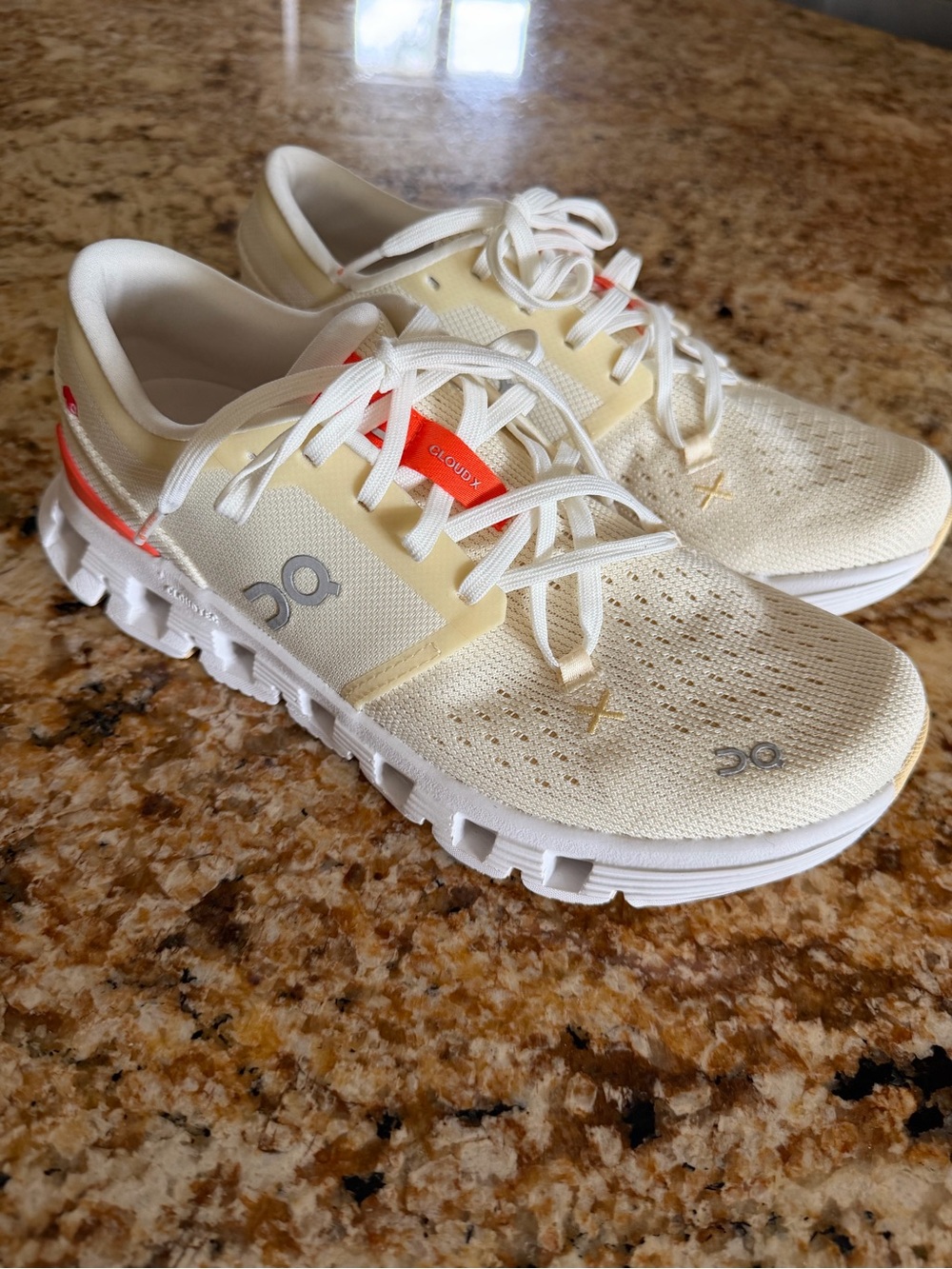 On cloud running X4 shoes